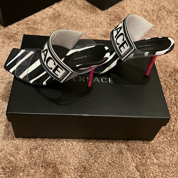 Gently worn - Picture 2 of 3